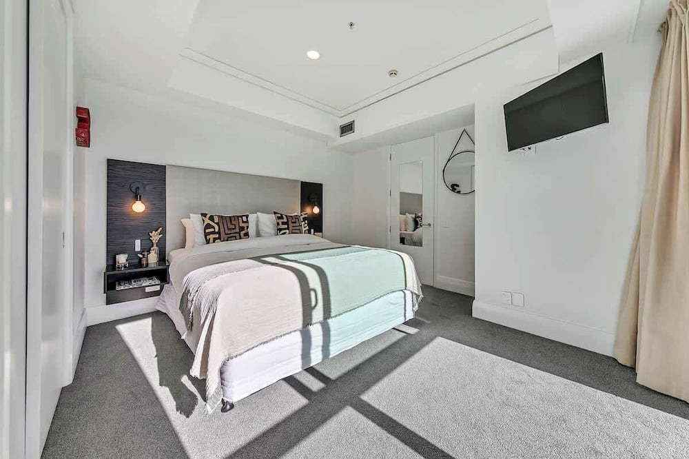 Auckland Central Business District Apartment | Fabulous City Apartment with Stunning Ocean Views