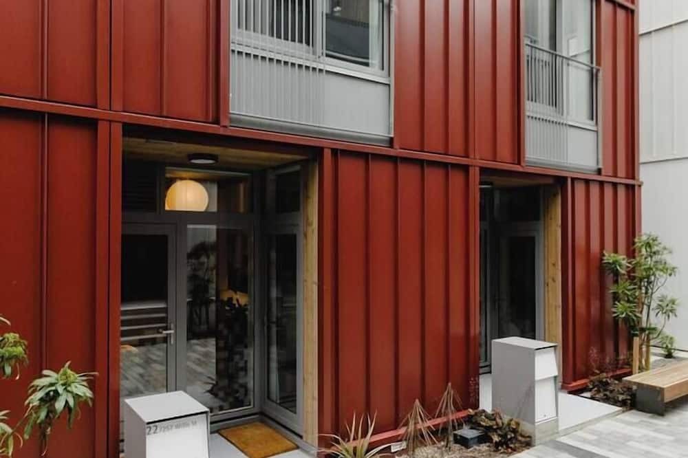 Te Aro Apartment | Urban Oasis | Spacious 3BR Townhouse w Terrace
