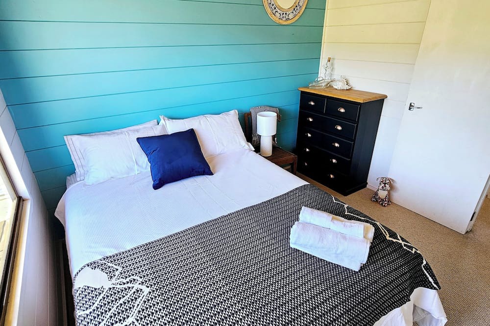 Paraparaumu Beach Cottage | Cute 'n' Cozy on Manly