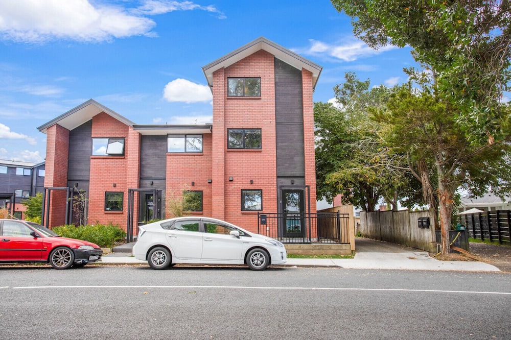 Henderson House | Henderson Red Brick 2BR Townhouse with Fenced Yard