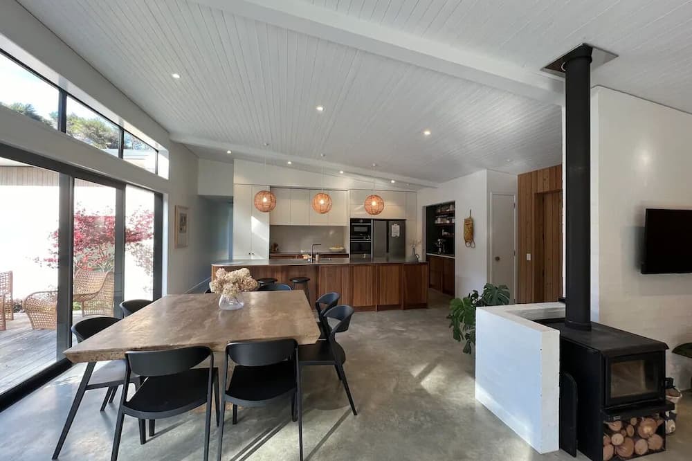 Mangawhai House | Native bush paradise. 10 mins to beach!