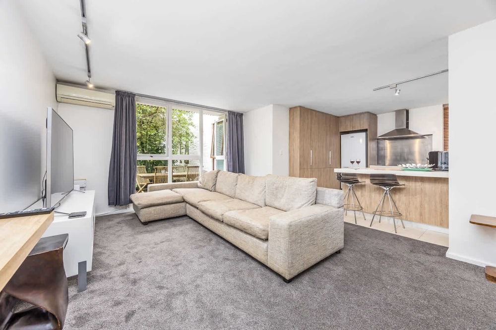 Mount Eden Apartment | 2 Bedrm Condo right on Mt Eden
