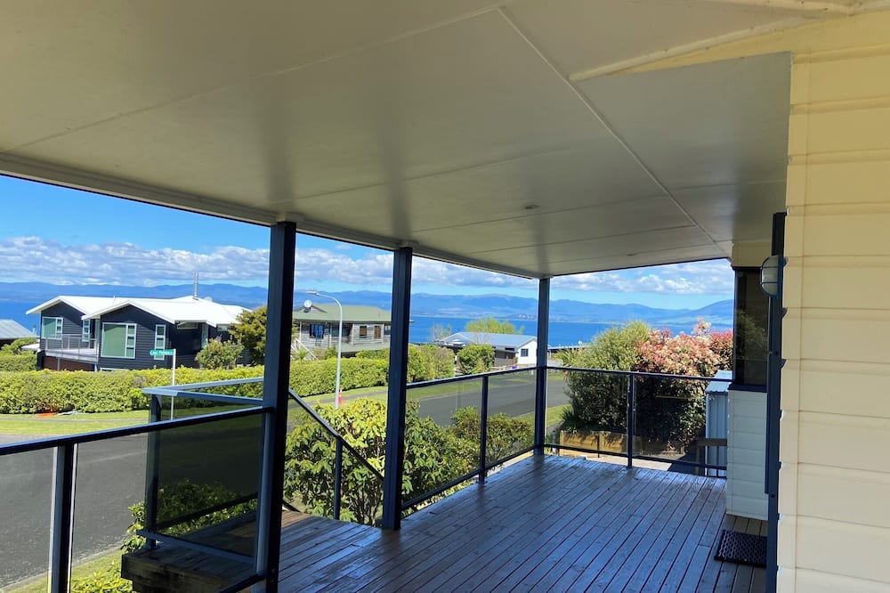 Whareroa Village House | Lake Taupo Holiday Home