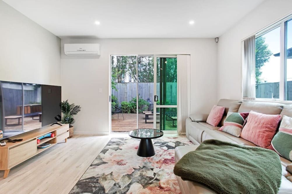 Hobsonville House | The Modern Avenue Home with Air-Con and Parking