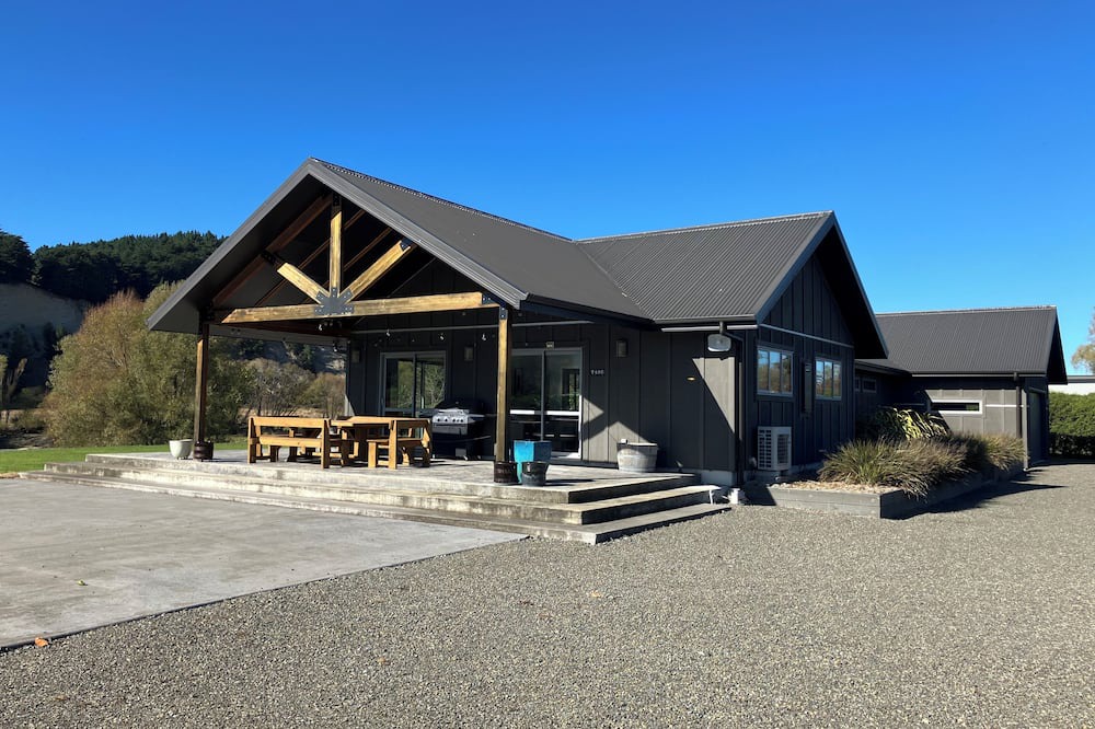Otane House | Hawkes Bay Riverside Peaceful Paradise