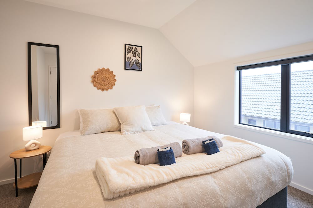 Saint Kilda Apartment | Newly built unit in St Kilda. Modern amenities