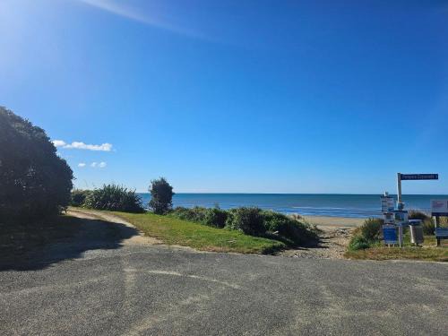 Parapara House | Lorna's SeaShaw - Kiwiana Beach Bach House