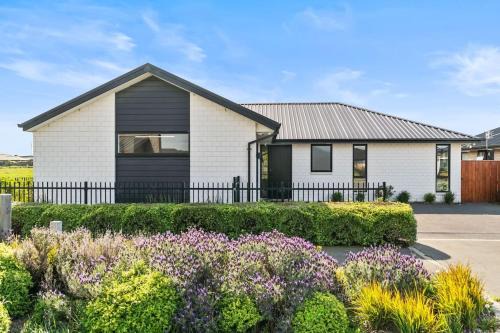 Prebbleton House | Prebbleton Haven Stylish Home for 6 with 2 bathrooms