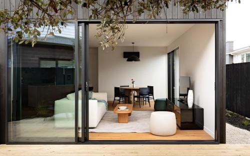 Otahuhu House | Designer Villa, Panoramic Views & Private Spa