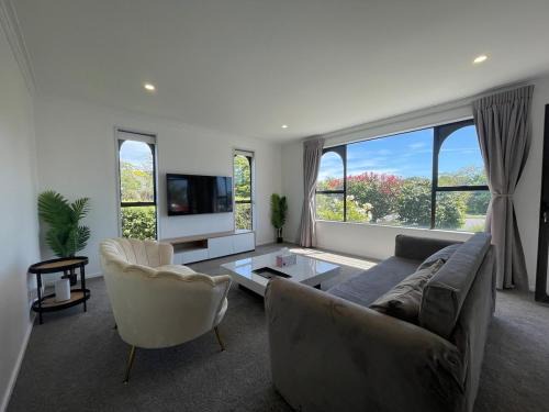 Riccarton Apartment | Modern 2BR by Westfield Mall & Free Parking