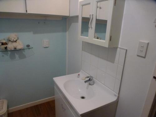 Hamilton East House | Spacious bedroom so close to Hamilton Gardens