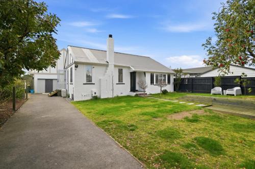Rotorua House | Maison Millie - Central Pet-Friendly Sleeps 4