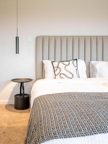 Devonport Villa | Brand-New Waterfront Sanctuary 4BR 4BA w 4 Parks