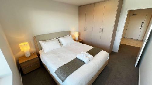 Christchurch City Centre Apartment | City Retreat - King Bed - Moments from Stadium