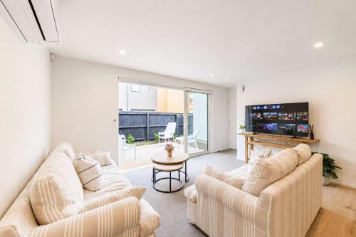Spreydon Apartment | Modern Two Storey Stay with Private Patio