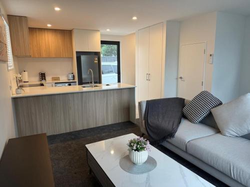 Addington Apartment | Stylish Standalone, 2 Bed, 2 Bath and parking