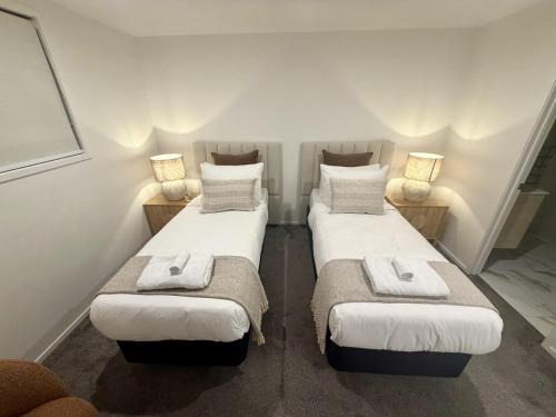 Te Atatu Peninsula House | Modern Te Atatu Sanctuary - Air-con and Sofa Bed