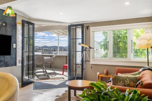 Red Beach House | Rockstar Retreat - Auckland Holiday Home