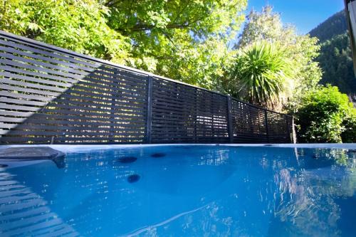 Queenstown House | Custom Cabin - In Town - Hot Tub