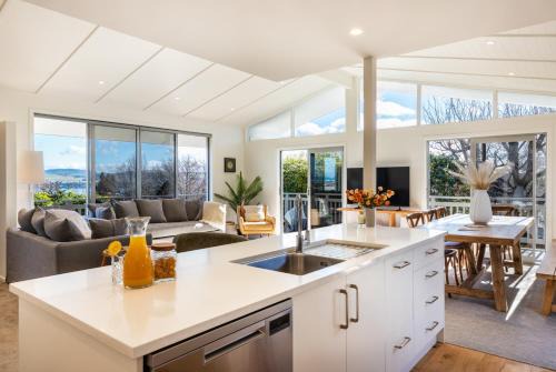 Hilltop House | Views on Beachman