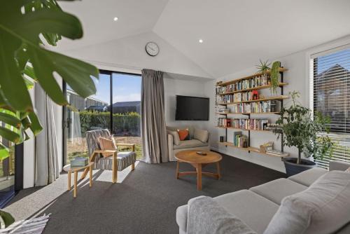Lake Hayes House | Abode on Lauder street