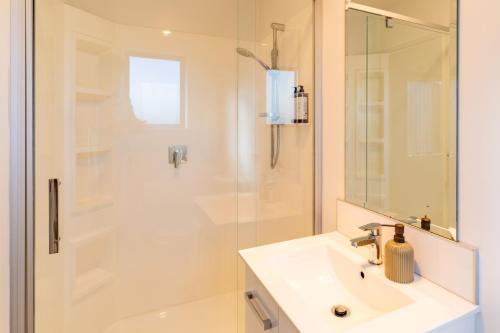Addington House | 3BR Addington Home, Garage, Nr Wolfbrook Arena