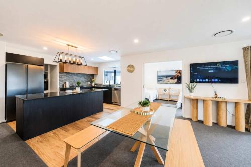 Hoon Hay House | Family Retreat with Spa Games and Sunshine