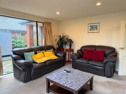 Avonhead House | Affordable 4BR Home Near Airport Sleeps 8