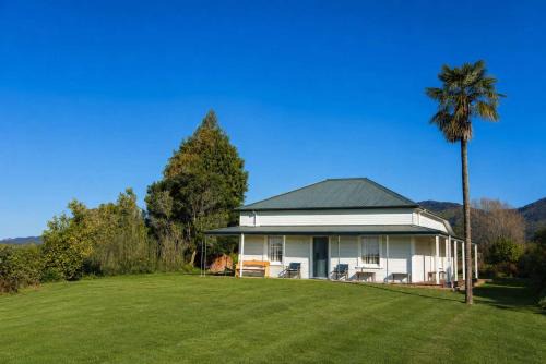 Onekaka Villa | Otere River View Villa - Golden Bay