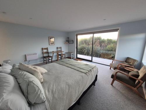 Curio Bay Apartment | Unit at Curio