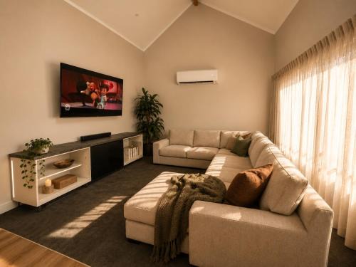 Waitahanui House | Welcome to Koko affordable luxury in Taupo
