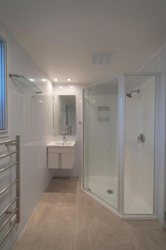 Queenstown Apartment | Remarkable Vistas - The Lodges Lakeview