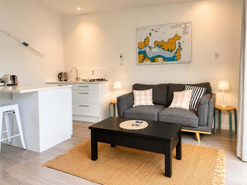 Blackpool House | Sailor's Cottage - Stay Waiheke