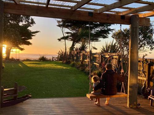 Hokitika House | Kahu's Nest - Absolute Beachfront Retreat