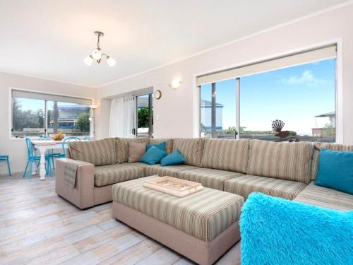 Waihi Beach House | Laze on Loop Waihi Beach