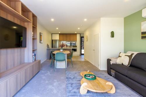 Christchurch City Centre House | Stylish CBD 2 Bed Townhouse - Sleeps 6 - Free Parking