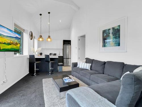 Kelvin Heights House | Lakeview Unit for Two | Near Queenstown
