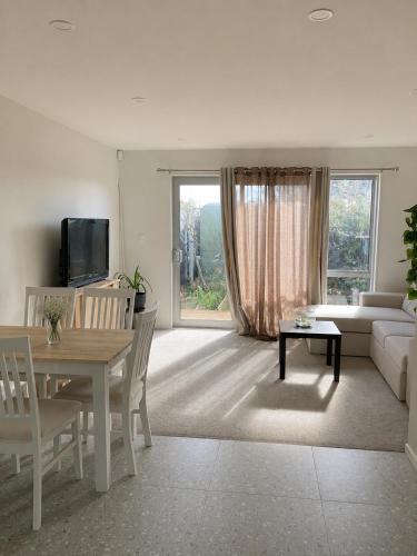 Ranui House | Double room with share bathroom free street parking