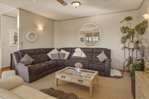 Blenheim Apartment | Wisteria Retreat Boutique Stay with Views & Sauna