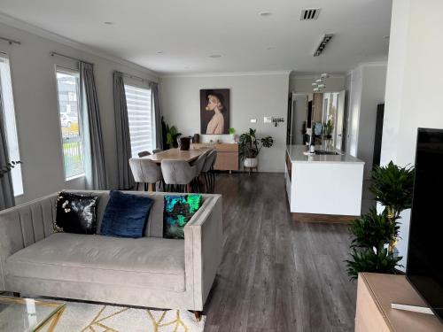 Auckland House | The Flatbush Resident