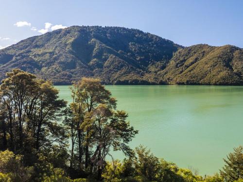 Havelock House | Tepuia Cottage - Havelock Holiday Retreat