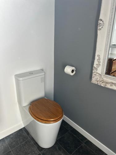 Albert Town Apartment | Studio 5- Stylish Stay with Mountain Vista
