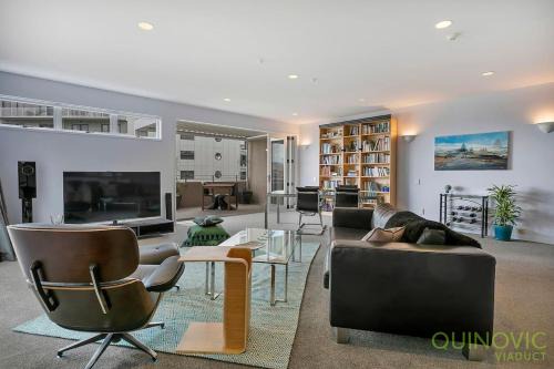 Auckland Central Business District Apartment | QV Stays Stunning Downtown Executive Penthouse