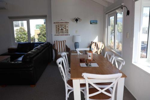 Mount Maunganui Apartment | Beachfront Marine Parade
