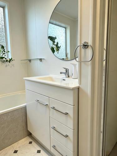 Oamaru House | Seaview Hill Retreat
