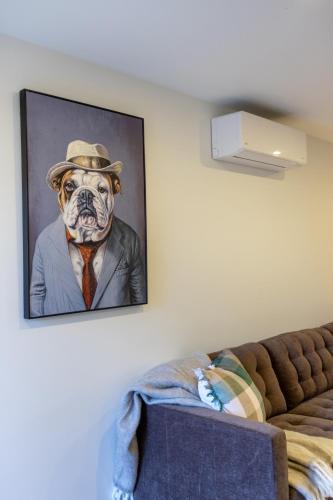 Linwood Apartment | Contemporary Townhouse - Near CBD & Gated Parking