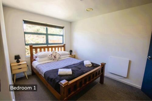 Methven House | Spacious Mt Hutt Ski & Summer Lodge in Methven with Spa