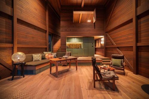 Kawarau Falls House | Ultimate Secluded Hideaway - Pekepeke Luxury Farm Cabin