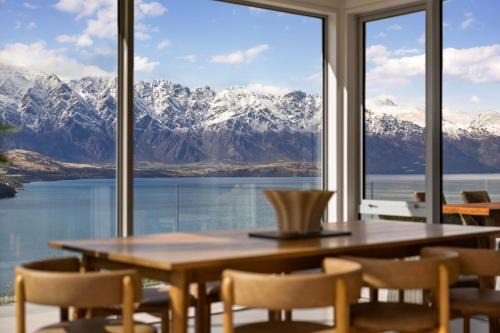 Fernhill Villa | The Views and Spa 4BRM