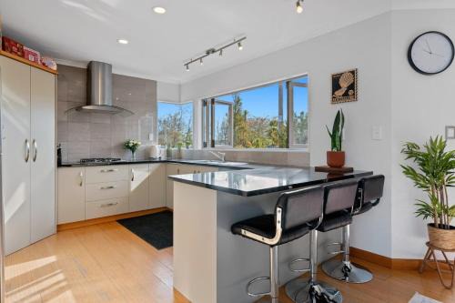 Kawaha Point House | Zodiac Bay Lake Retreat Rotorua